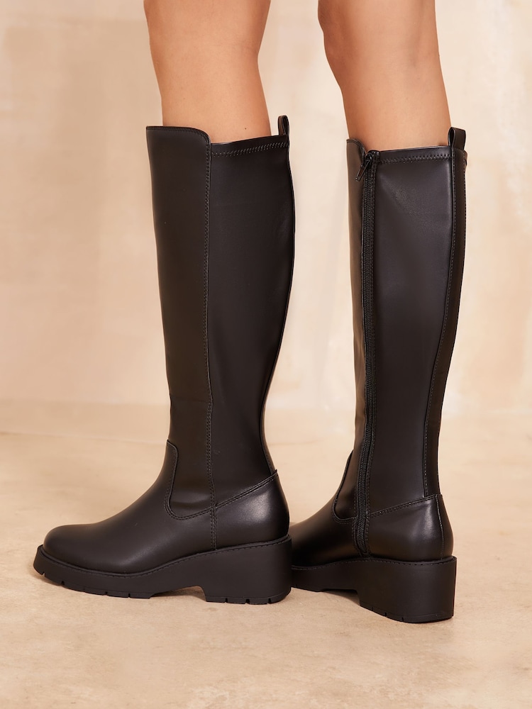 Friends Like These Bajo Wedge Knee Alto Stretch Faux Leather Boots - Imagen 4 de 4 Friends Like These Bajo Wedge Knee Alto Stretch Faux Leather Boots - Imagen 4 de 4