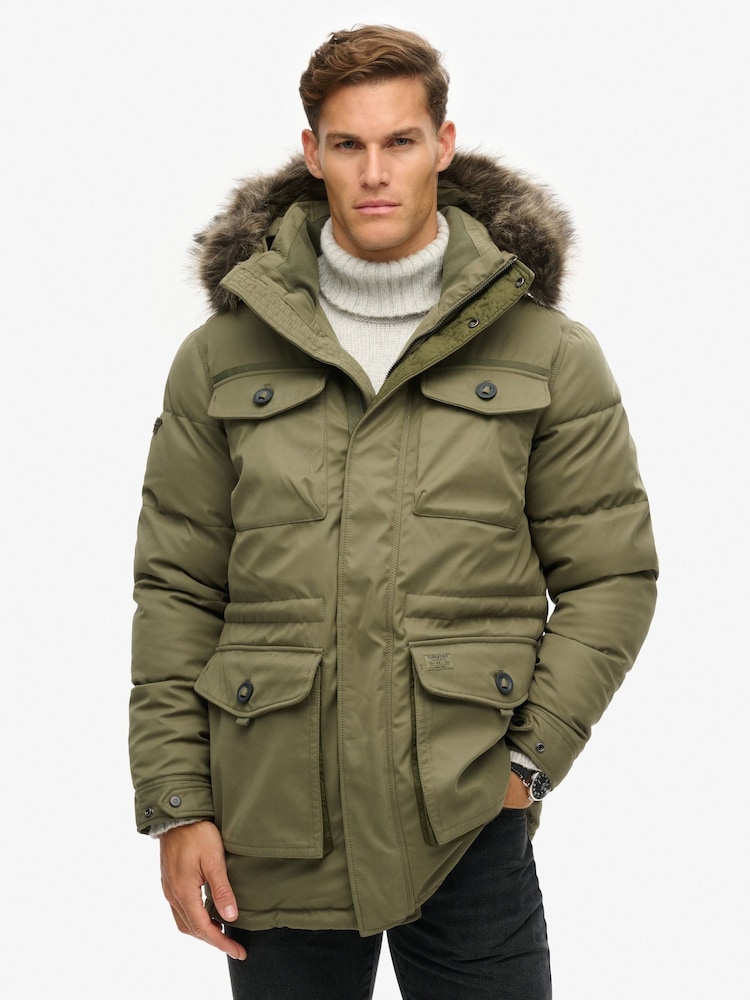 Superdry Chinook Kunstpelz-Parka-Mantel aus 100% Baumwolle - Bild 2 von 4 Superdry Chinook Kunstpelz-Parka-Mantel aus 100% Baumwolle - Bild 2 von 4