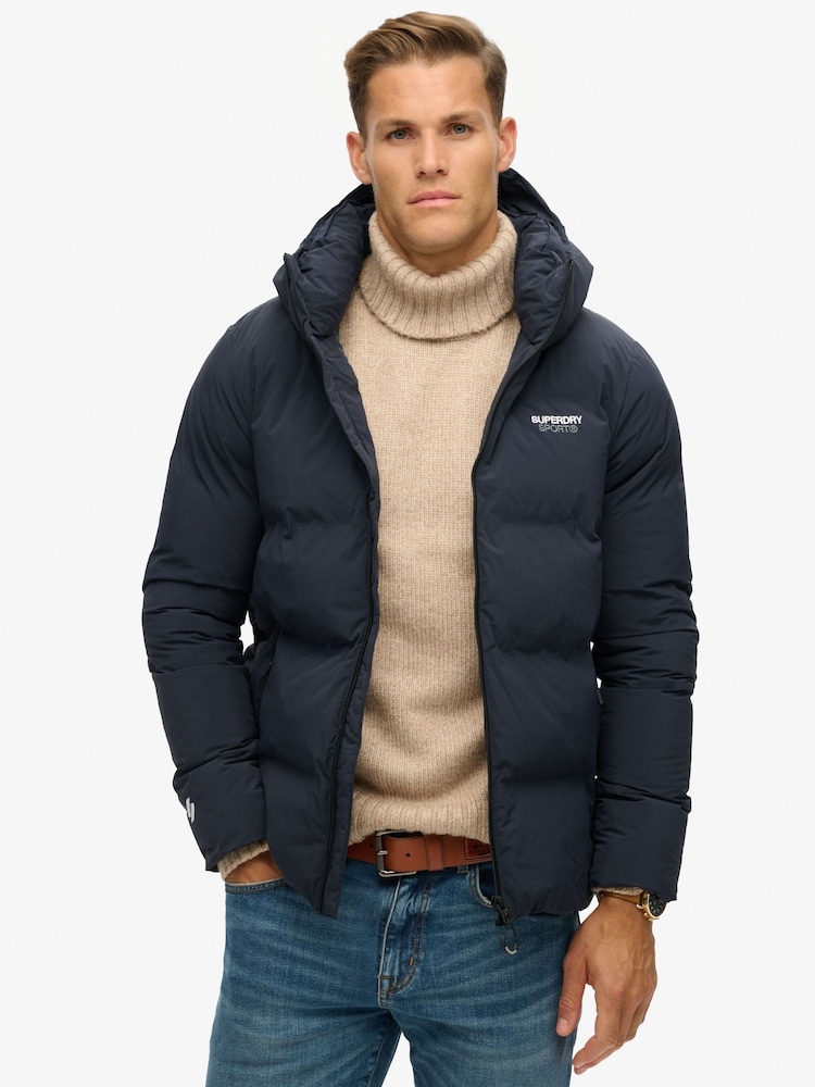 Chaqueta acolchada de corte recto con capucha de Superdry - Imagen 2 de 4 Chaqueta acolchada de corte recto con capucha de Superdry - Imagen 2 de 4
