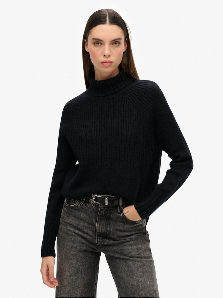 Superdry Essential Rippstrickpullover mit Rollkragen - Bild 1 von 4 Superdry Essential Rippstrickpullover mit Rollkragen - Bild 1 von 4