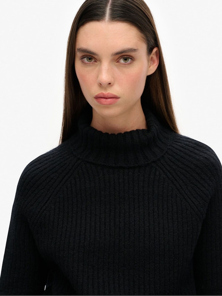 Superdry Essential Rippstrickpullover mit Rollkragen - Bild 4 von 4