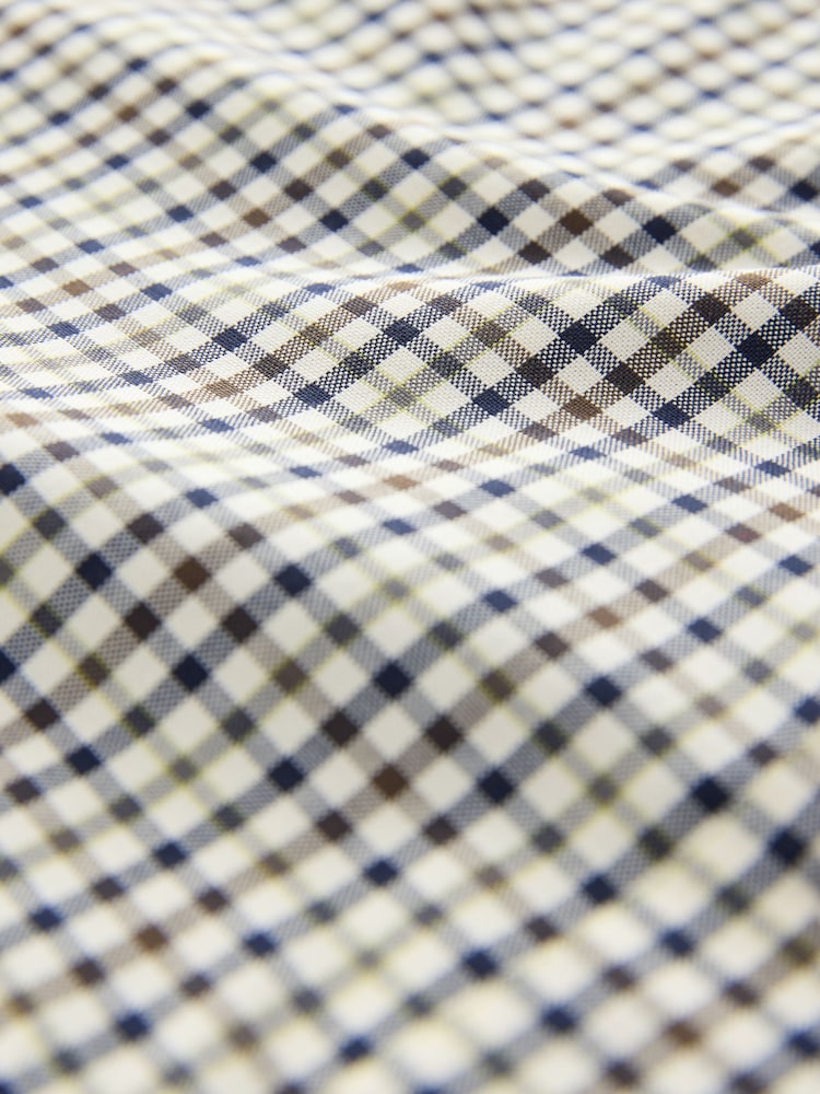 Xadrez xadrez marrom neutro/azul marinho - Camisa Oxford Easy Iron Button Down de ajuste regular - Imagem 8 de 8