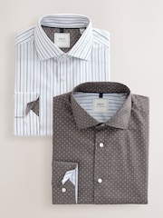 White Stripe/Charcoal Print - تلبيس ضيق - حزمة من 2 قطع قميص أنيق سهل الكيّ مزوَّد بأساور فردية - صورة 1 من 12