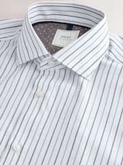 White Stripe/Charcoal Print - تلبيس ضيق - حزمة من 2 قطع قميص أنيق سهل الكيّ مزوَّد بأساور فردية - صورة 10 من 12