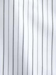 White Stripe/Charcoal Print - تلبيس ضيق - حزمة من 2 قطع قميص أنيق سهل الكيّ مزوَّد بأساور فردية - صورة 12 من 12