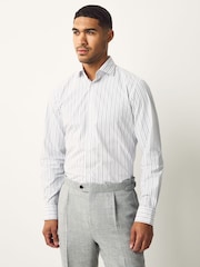 White Stripe/Charcoal Print - تلبيس ضيق - حزمة من 2 قطع قميص أنيق سهل الكيّ مزوَّد بأساور فردية - صورة 5 من 12