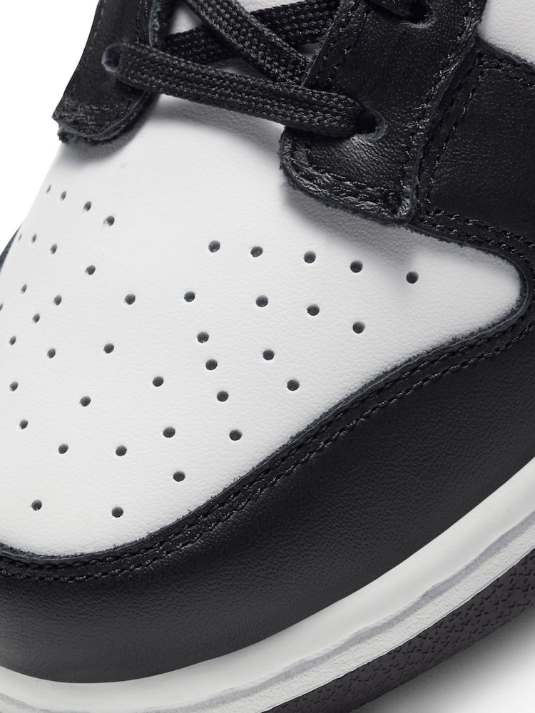 Nike Black on White Dunk Low Trainers - Image 13 of 13