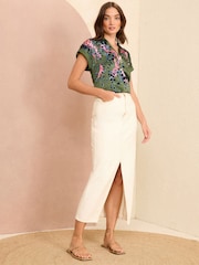 Love & Roses Green Animal Print V-Neck Satin Front T-Shirt - Image 3 of 4