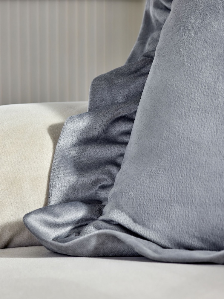 Matte Velvet Frill Edge Cushion - صورة 2 من 5