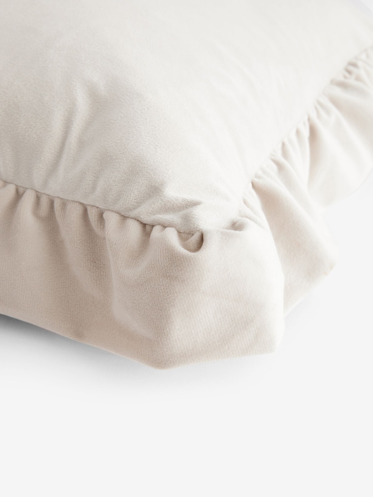 Matte Velvet Frill Edge Cushion - صورة 4 من 4