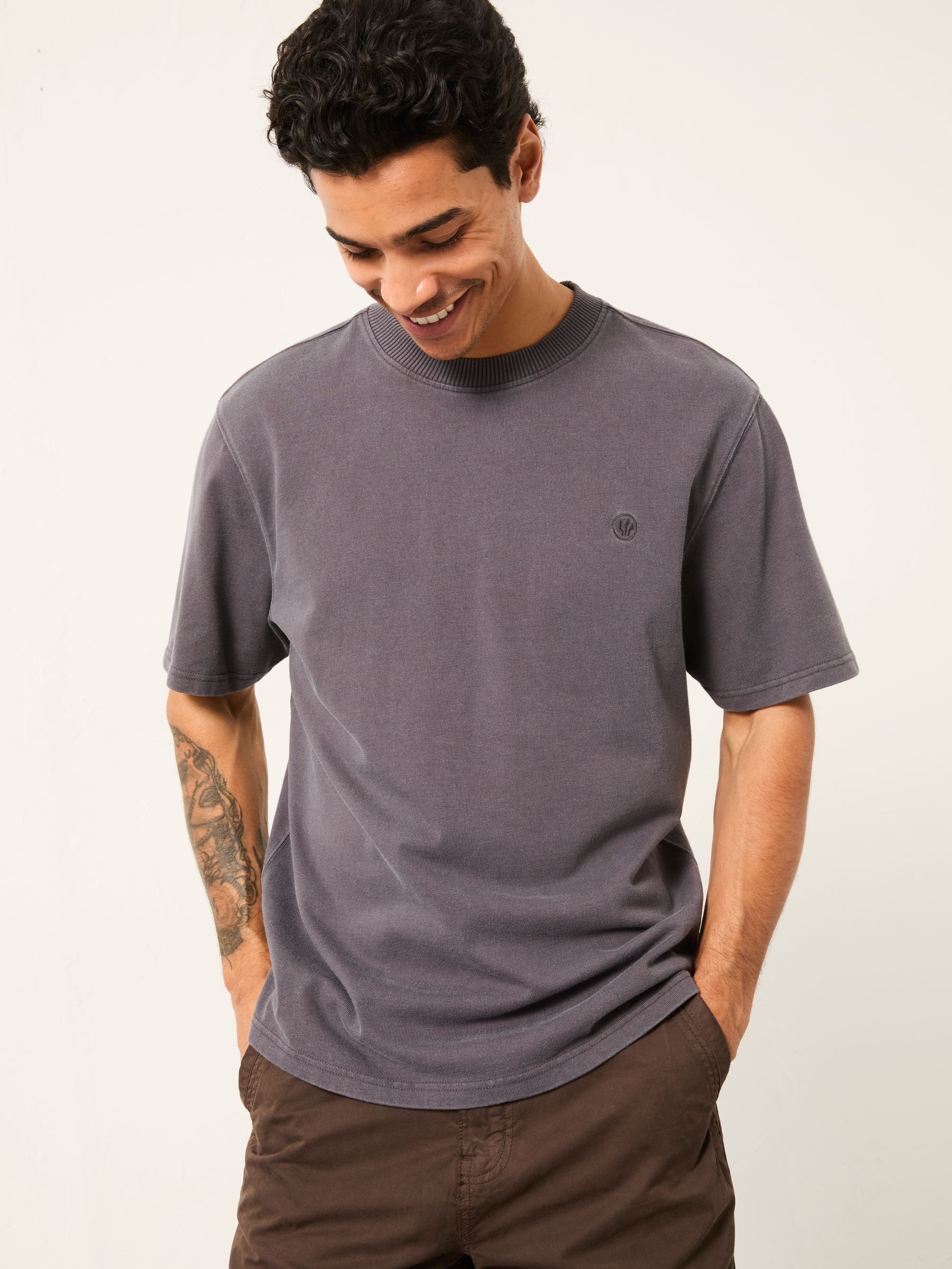 Next：日本 チャコールグレー - FatFace ヘビーウェイト Tシャツ from