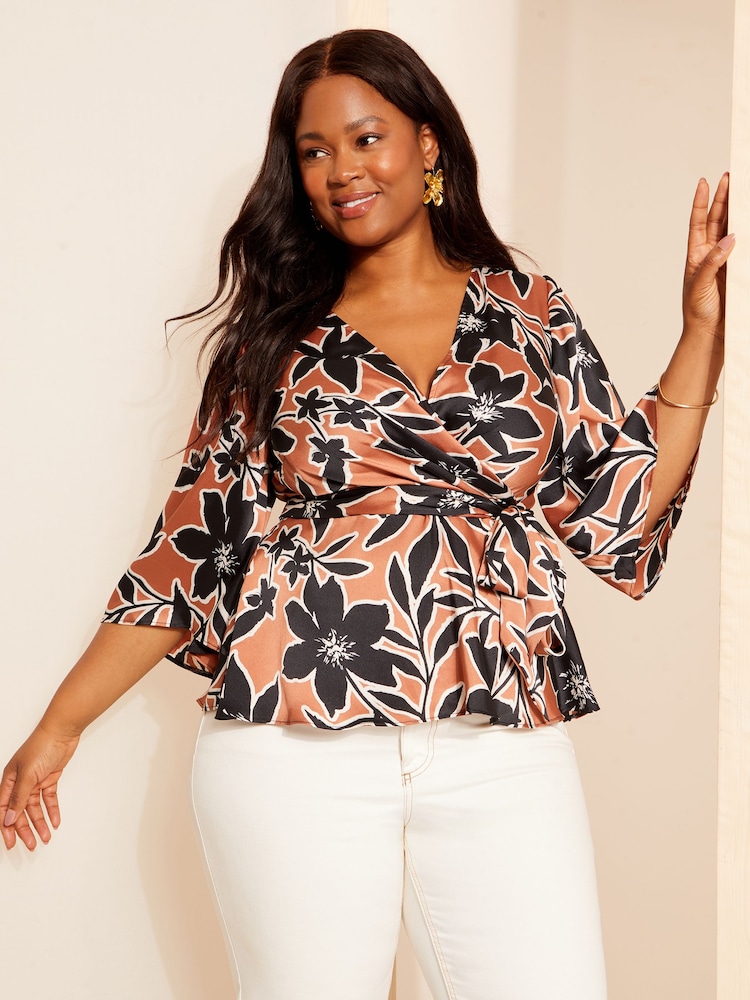 Blusa estilo kimono con diseño cruzado de Friends Like These - Imagen 1 de 8
