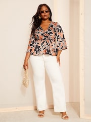 Blusa estilo kimono con diseño cruzado de Friends Like These - Imagen 2 de 8