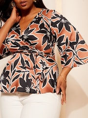 Blusa estilo kimono con diseño cruzado de Friends Like These - Imagen 3 de 8