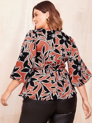 Blusa estilo kimono con diseño cruzado de Friends Like These - Imagen 8 de 8