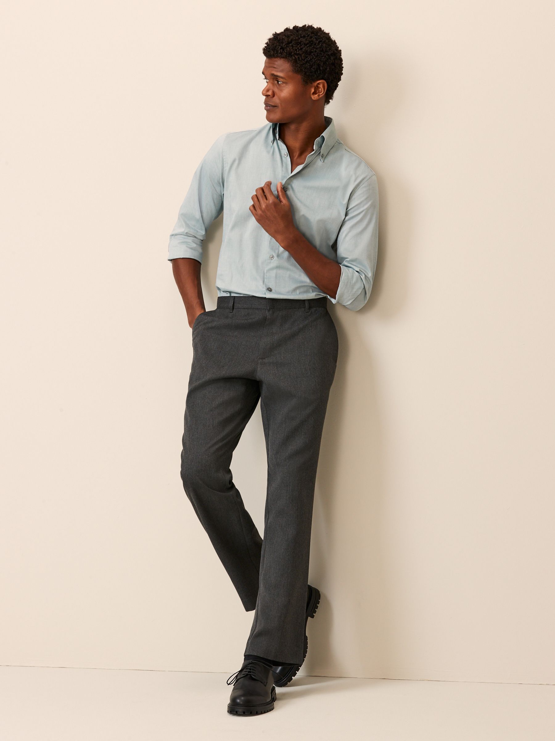 Next：日本 グレー - プレーンフロント スマートパンツ 2 本組 from