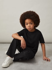أسود - تيشِرت بياقة حافة مستديرة Honor من Reiss - صورة 2 من 4