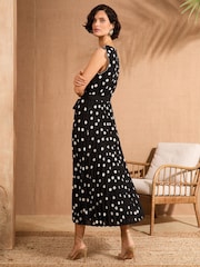 Love & Roses Black/White Scallop Detail Pleated Midi Dress - Image 4 of 4