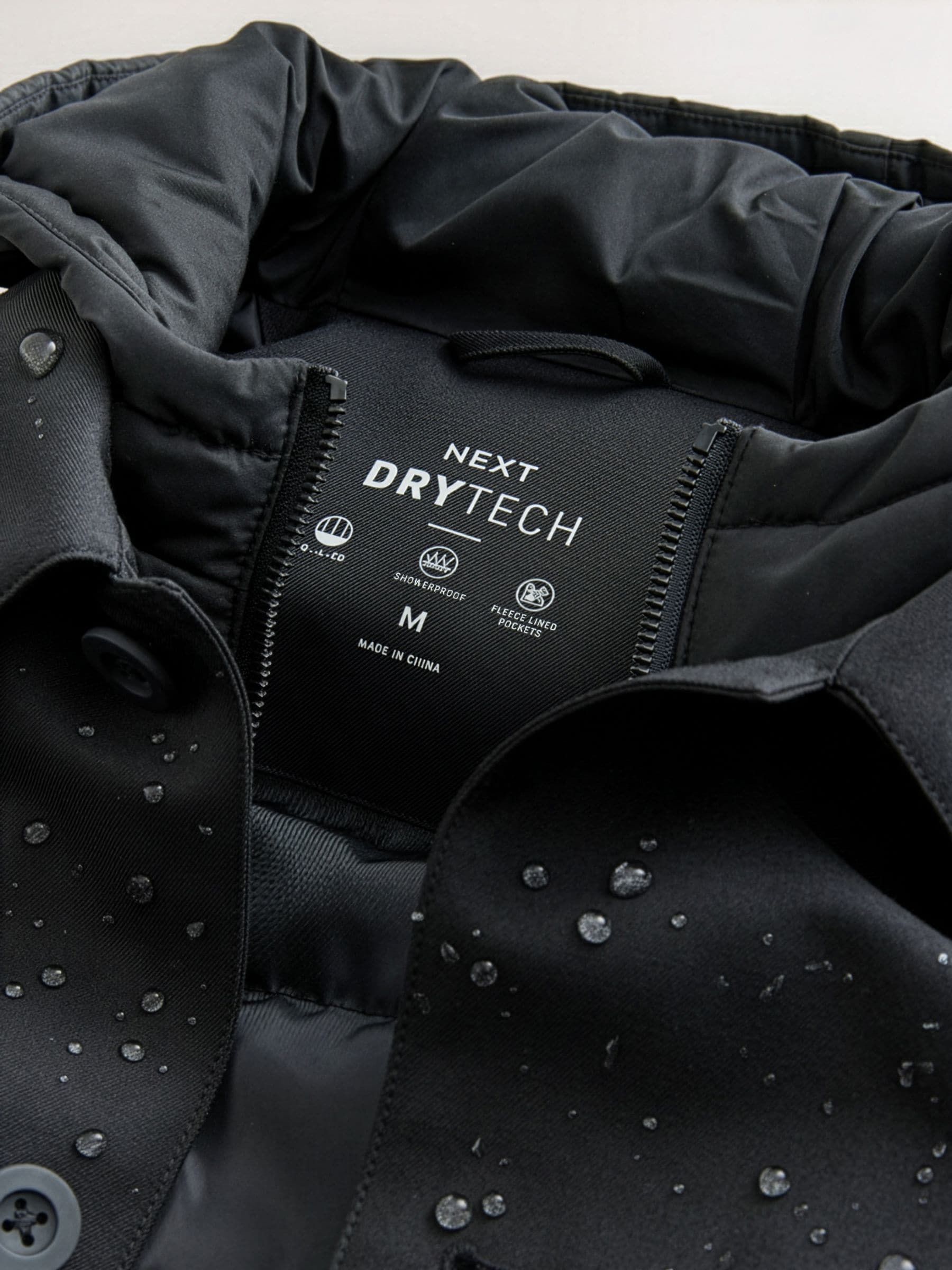 Next：日本 ブラック - Drytech キルティング 小雨耐性 フード付き