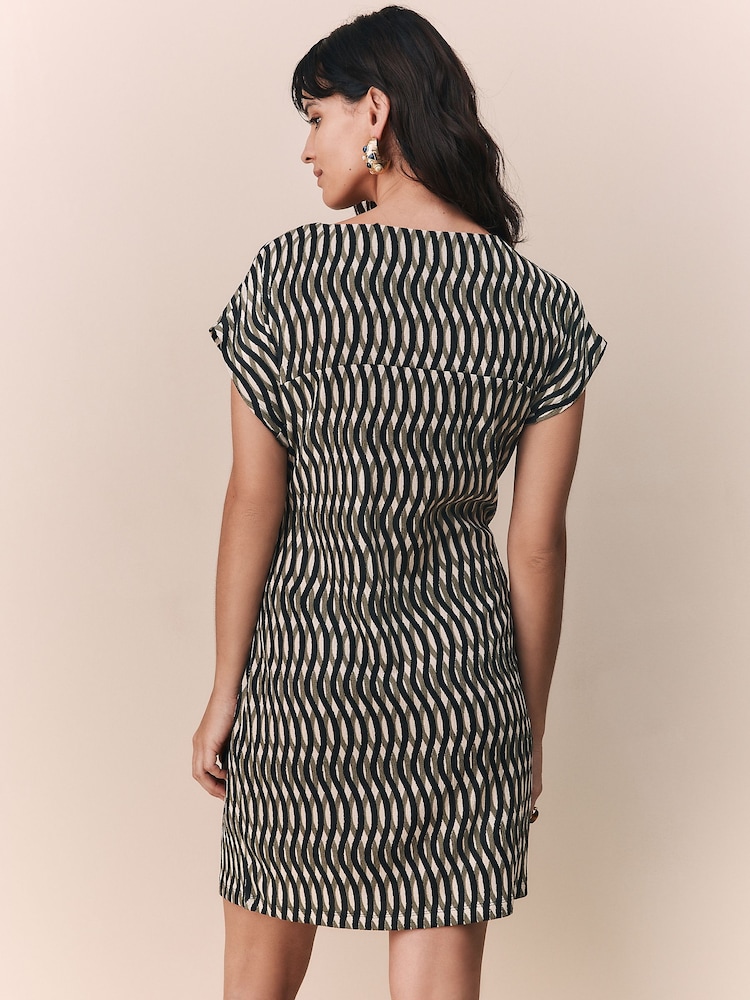 Impressão geográfica verde - Textured Drape Tie Front Mini Dress - Imagem 2 de 8