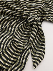 Impressão geográfica verde - Textured Drape Tie Front Mini Dress - Imagem 8 de 8