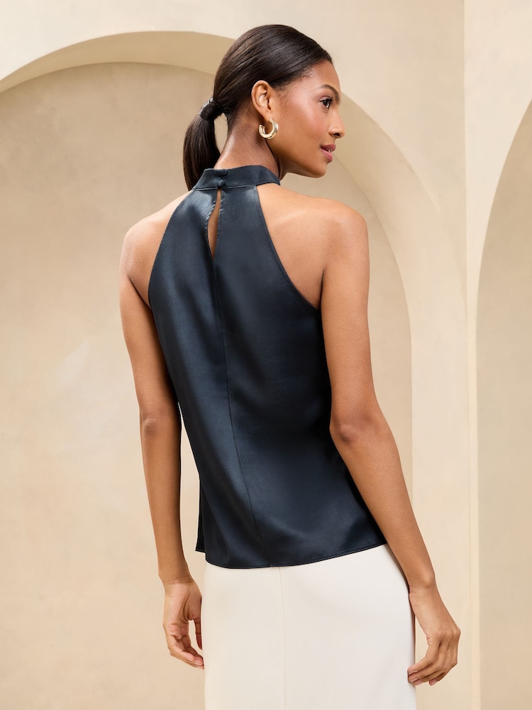Schwarz - Lipsy – Neckholder-Top mit Blumenmuster aus Satin - Bild 4 von 4 Schwarz - Lipsy – Neckholder-Top mit Blumenmuster aus Satin - Bild 4 von 4
