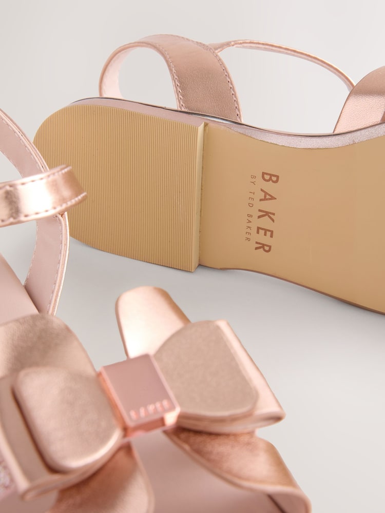 Różowe złoto - Dziewczęce sandały Baker by Ted Baker z kokardką - Image 3 of 6