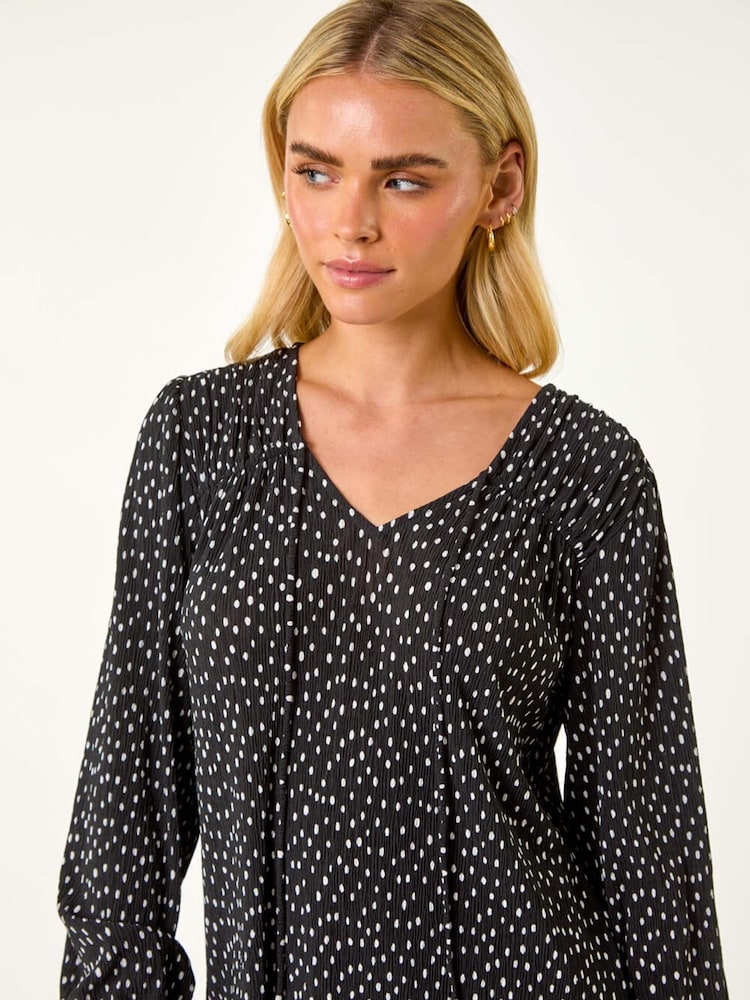 Roman Black Petite Spot Print V-Neck Plisse Blouses - Image 1 of 5