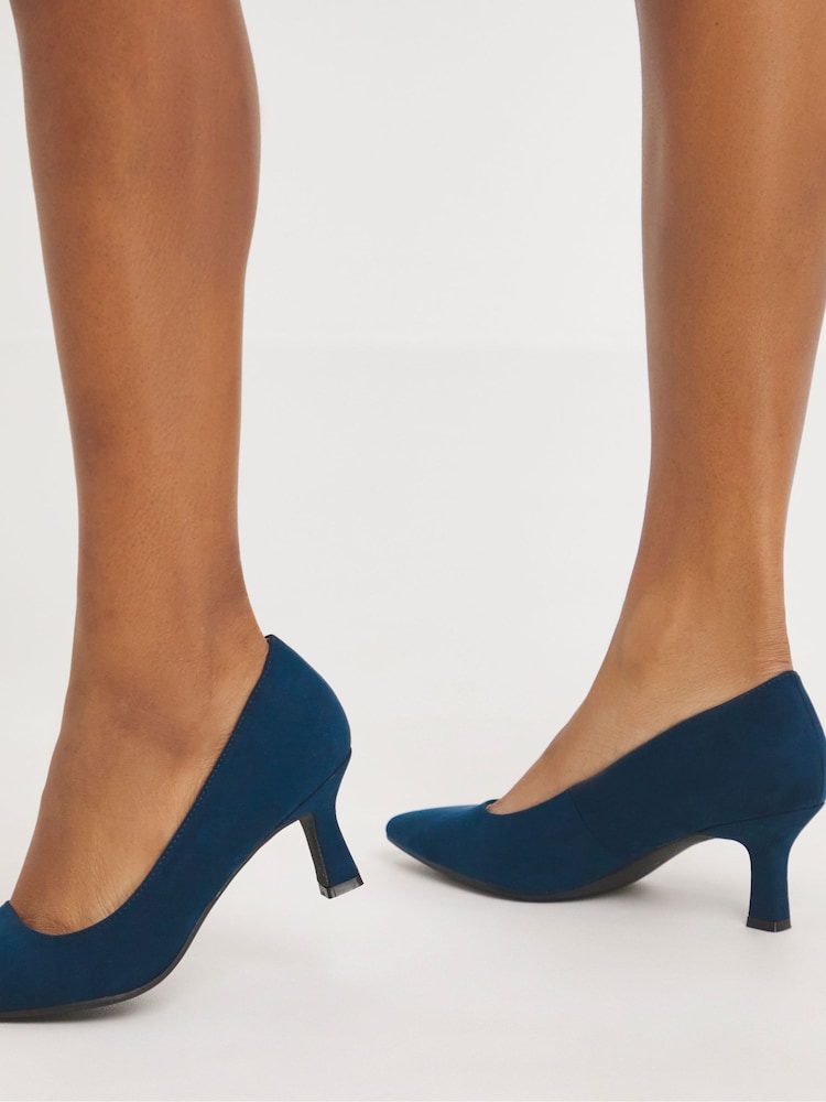 Azul - JD Williams Wide Fit Flexi Sole Kitten Heel Court Shoes - Imagen 2 de 4
