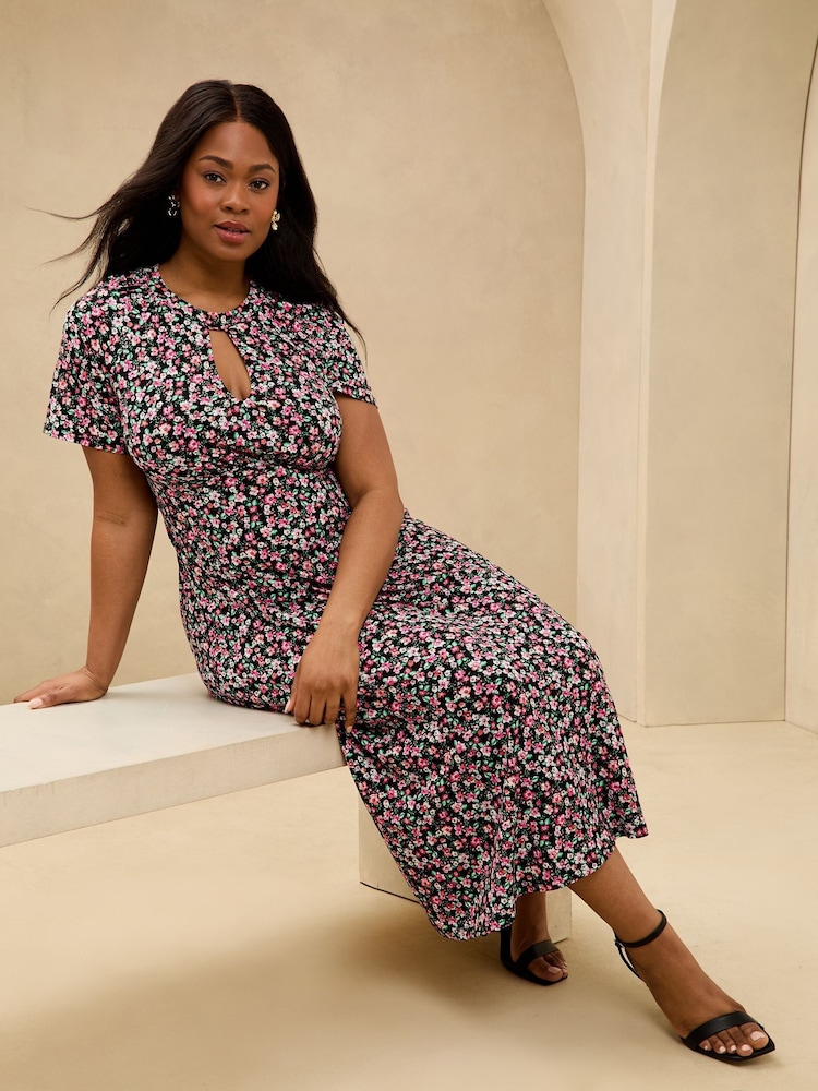 Lipsy Robe mi-longue imprimée en jersey à manches courtes avec trou de serrure - Image 3 of 4