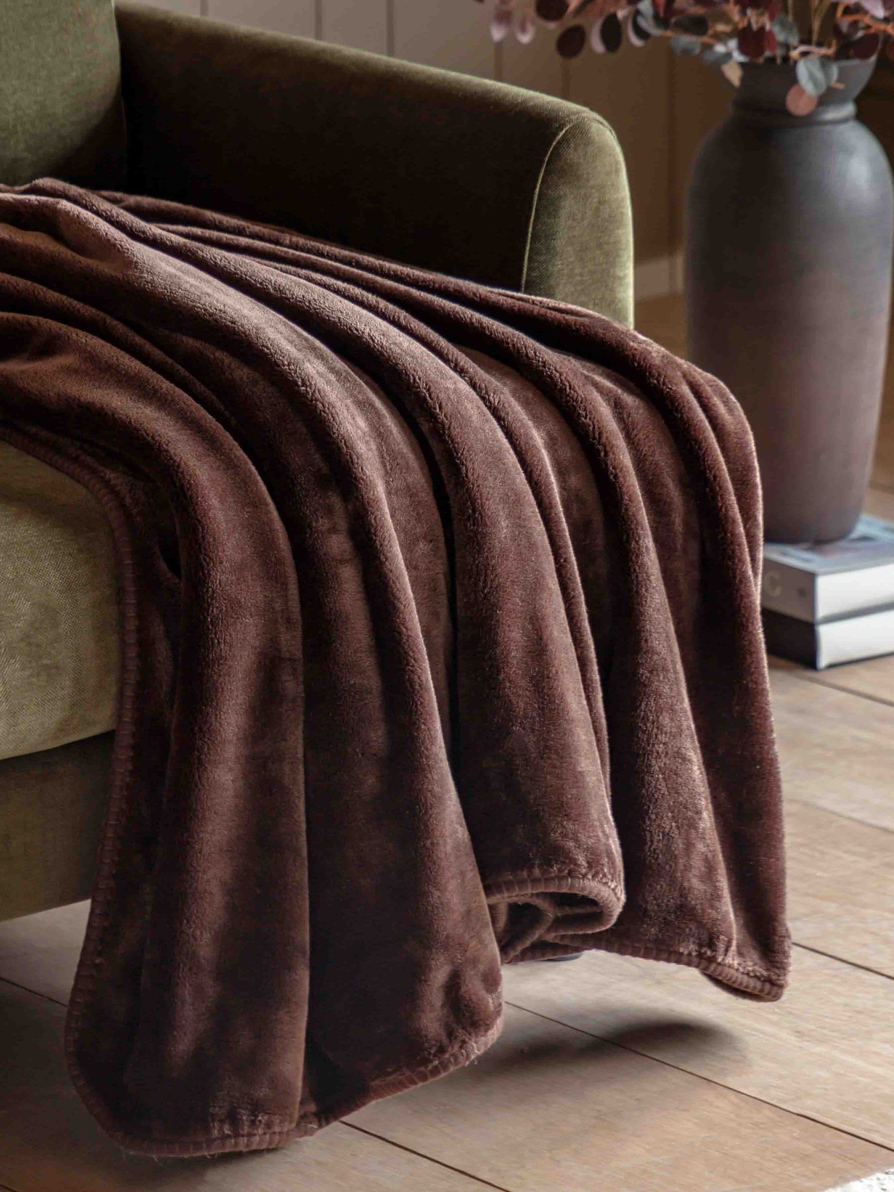 Gallery Direct Toasty Fleece Throw Chocolate 150X200Cm - Image 2
