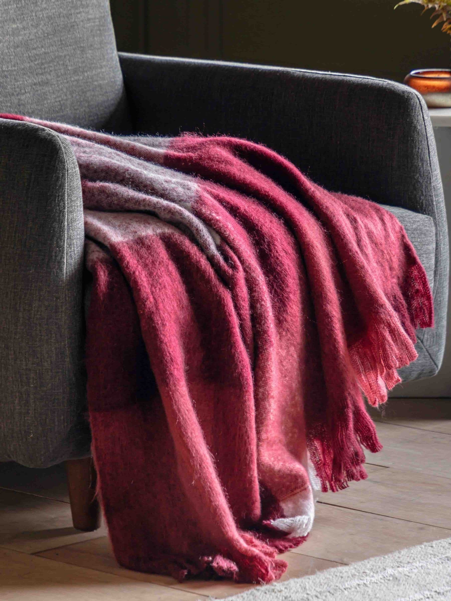 Gallery Home Unisex Red Check Faux Mohair Throw - Image 1