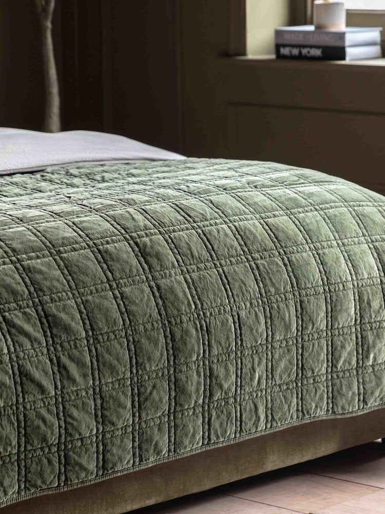 Gallery Home Green Cotton Velvet Quilted Bedspread - Image 2 of 4 Gallery Home Green Cotton Velvet Quilted Bedspread - Image 2 of 4