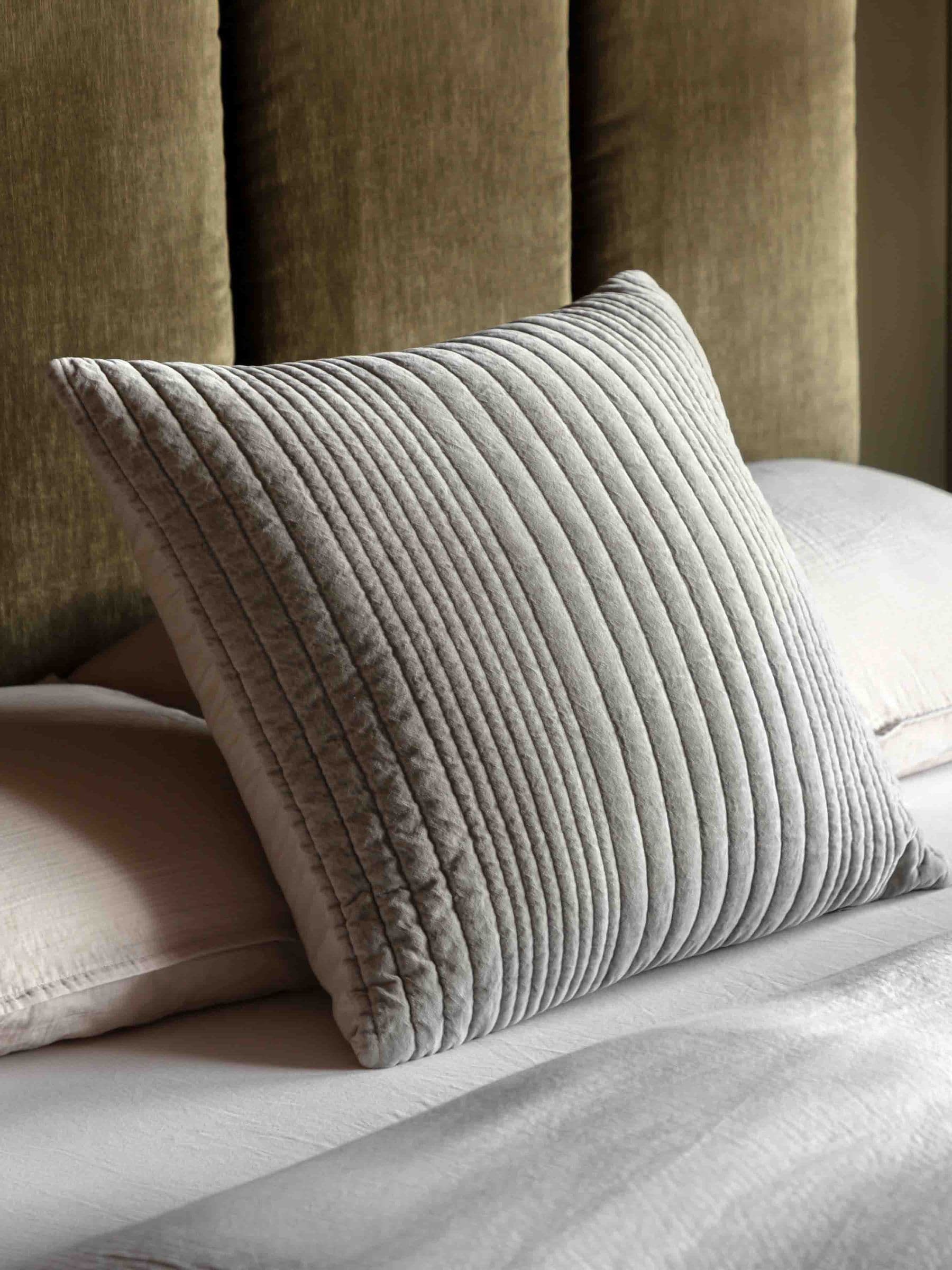 Gallery Home Unisex Cream Cotton Velvet Stitched Cushion