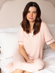 Cyberjammies Nora Rose Lace Detail Jersey manga curta camisola  Long - Imagem 3 de 4