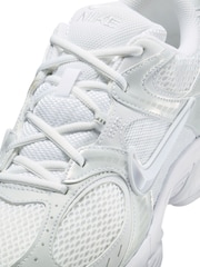 Nike White V5 Runner Trainers - Image 9 of 9