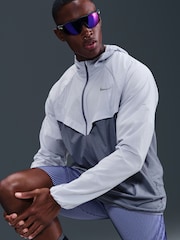 Fantasma en azul - Nike Dri-FIT Stride Woven Running Jacket - Imagen 3 de 6