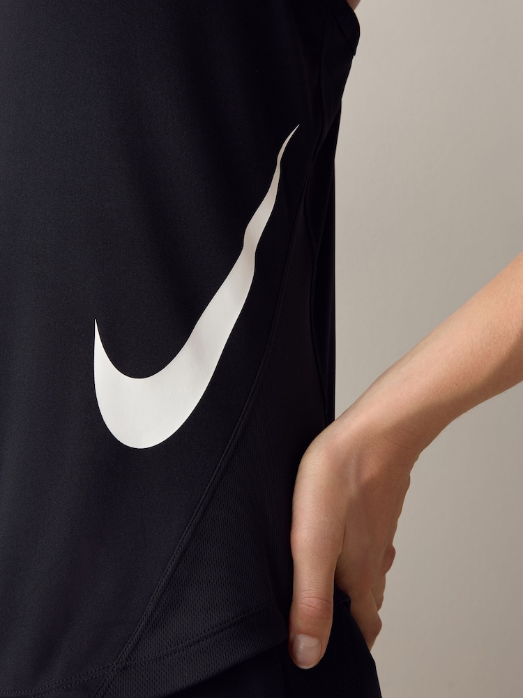črna - Tekaška majica brez rokavov z logotipom Nike Tempo Swoosh (3mesecev-7let) - Slika 8 iz 8