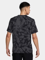 Tekaška majica s kratkimi rokavi in potiskom Nike Dri-FIT Hyverse - Slika 2 iz 3