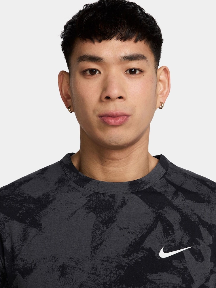 Tekaška majica s kratkimi rokavi in potiskom Nike Dri-FIT Hyverse - Slika 3 iz 3
