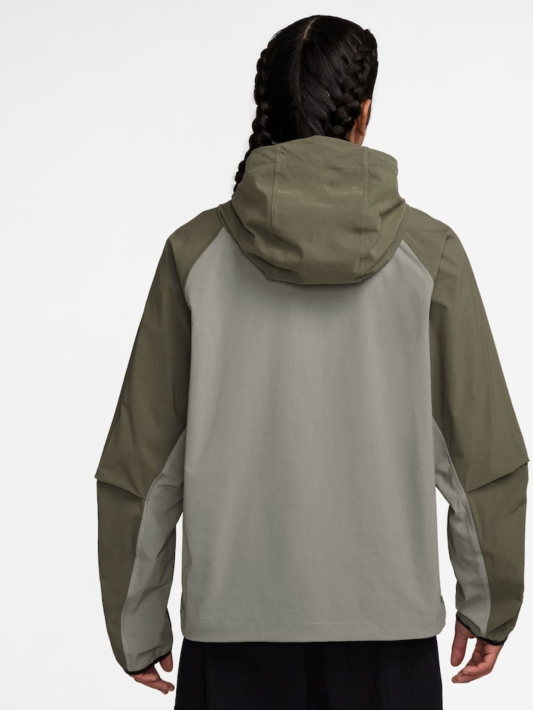 Nike Green Tech Woven Jacket - Image 2 of 3