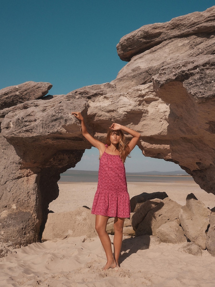 Estampado de crustáceos rosas - Vestido largo con diseño escalonado y tirantes de lazo - Imagen 2 de 5 Estampado de crustáceos rosas - Vestido largo con diseño escalonado y tirantes de lazo - Imagen 2 de 5