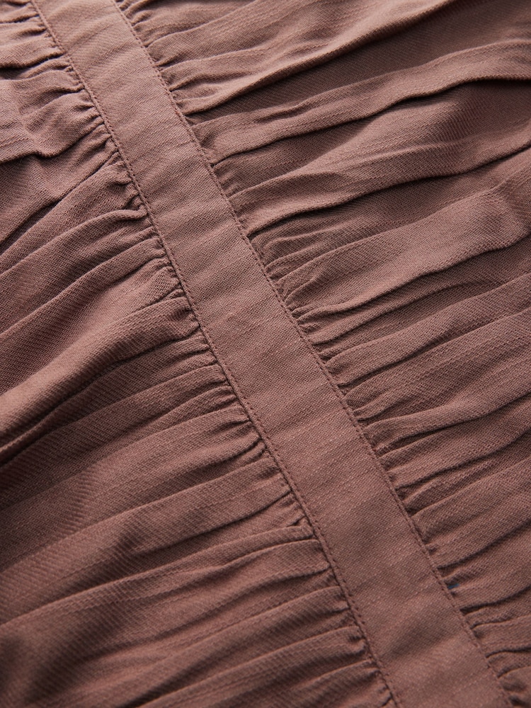 Marrón chocolate - Vestido a media pierna con tirantes y diseño fruncido - Imagen 7 de 7 Marrón chocolate - Vestido a media pierna con tirantes y diseño fruncido - Imagen 7 de 7