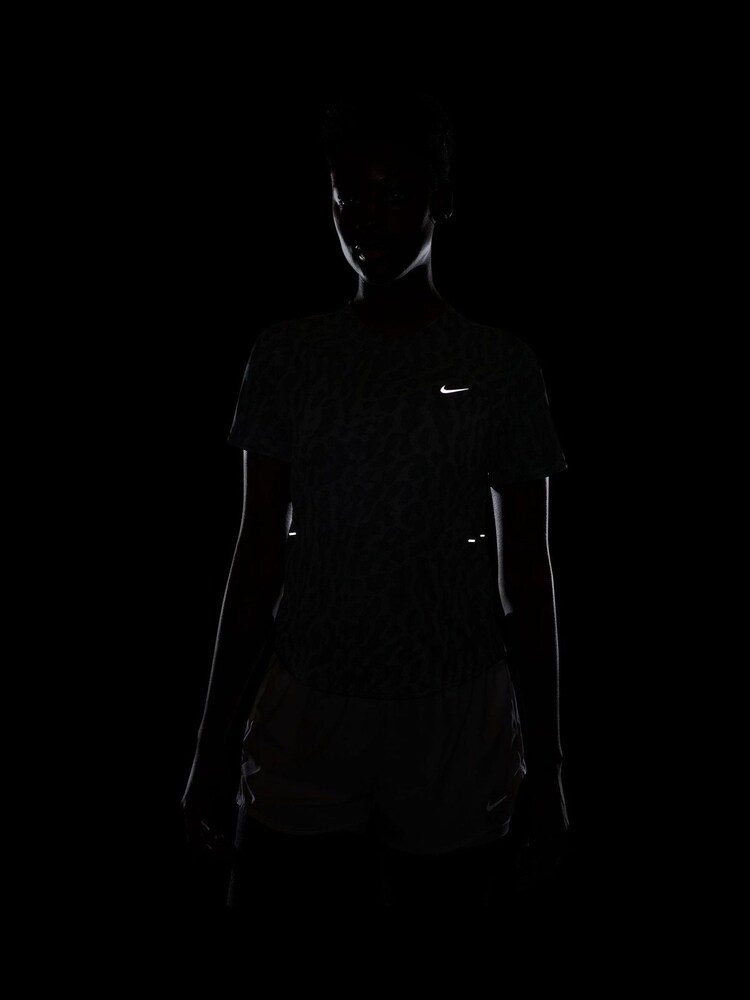 Nike Black Swift Dri-FIT Short Sleeve Running Top - Image 4 of 4 Nike Black Swift Dri-FIT Short Sleeve Running Top - Image 4 of 4
