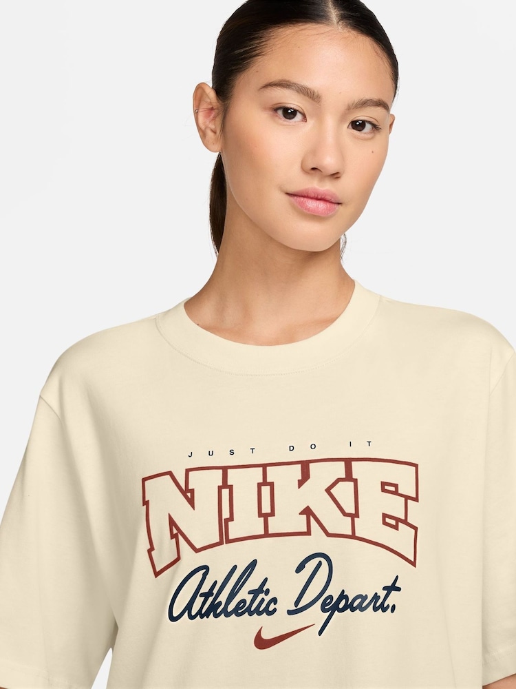 Nike White Sportswear Short Sleeve T-Shirt - Image 3 of 3 Nike White Sportswear Short Sleeve T-Shirt - Image 3 of 3