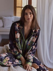 أسود - بتصميم مورد Koi - B by Ted Baker Pink Red Floral Satin Button Through Pyjamas - Image 2 of 7