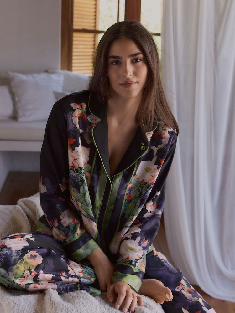 أسود - بتصميم مورد Koi - B by Ted Baker Pink Red Floral Satin Button Through Pyjamas - Image 2 of 7