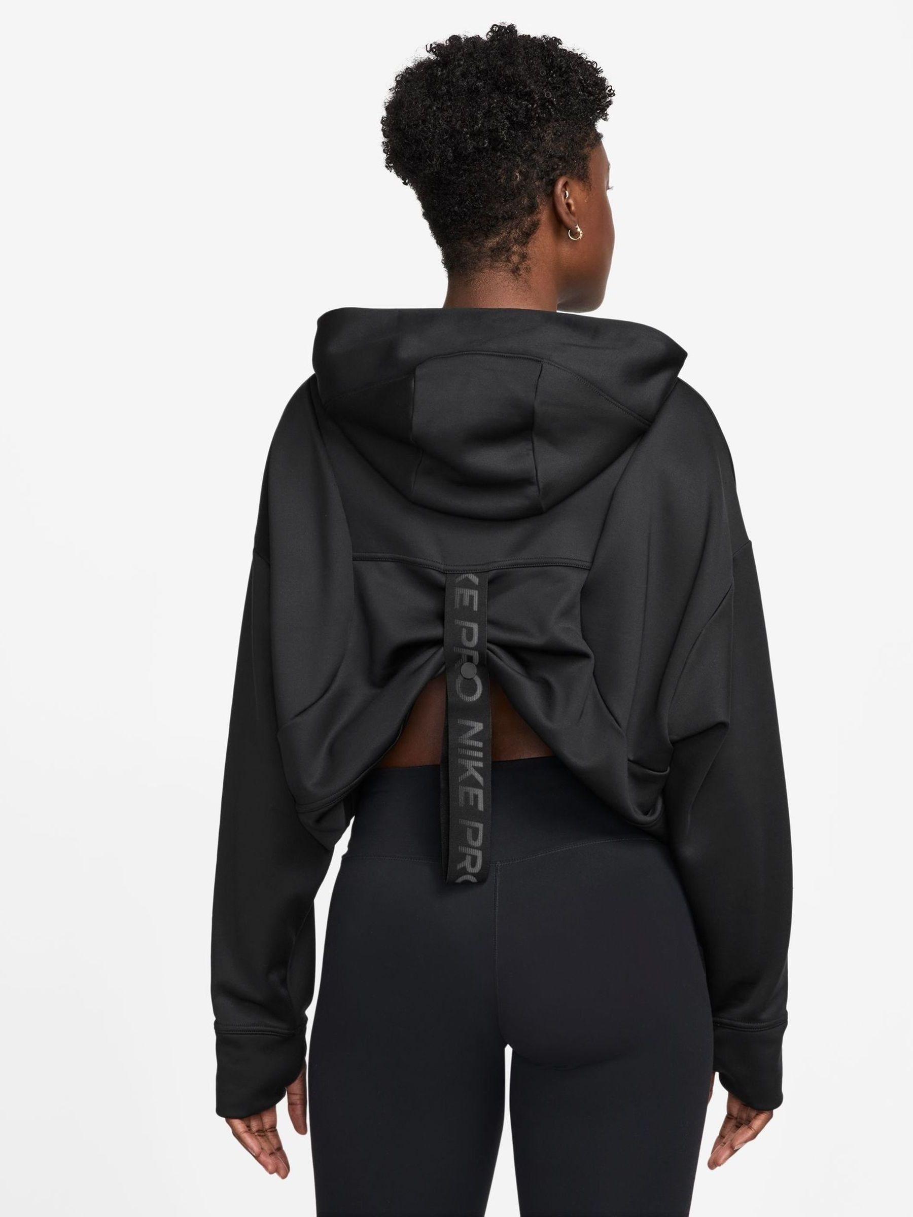 nike therma cropped hoodie