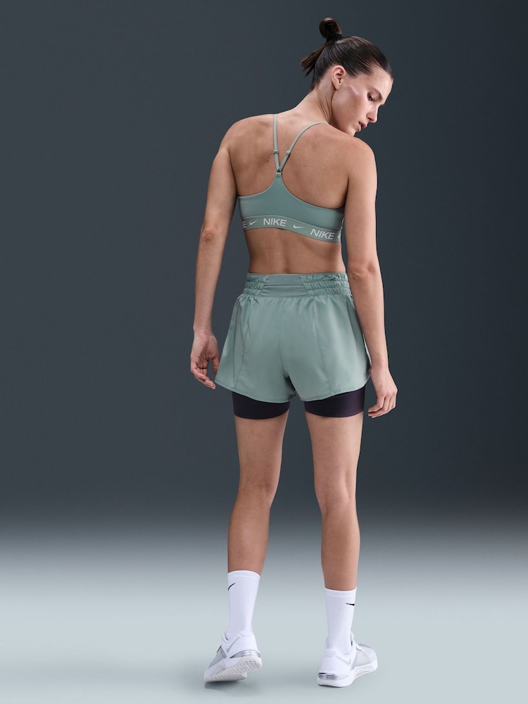 Cannon Grün - Nike One Dri-FIT – Shorts mit mittelhohem Bund und Slipfutter, 3 Zoll - Bild 3 von 3