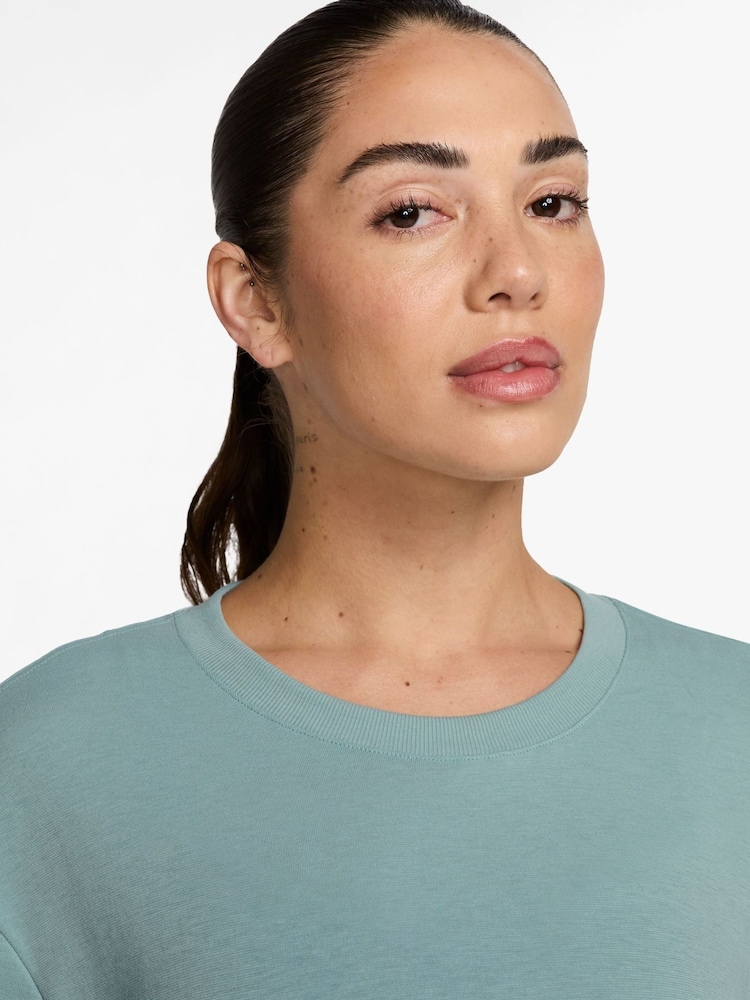 Nike Cannon Green One Relaxed Dri-FIT Short-Sleeve Top - Image 3 of 3